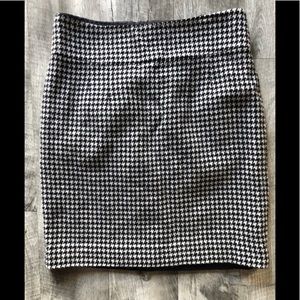 Banana Republic houndstooth skirt